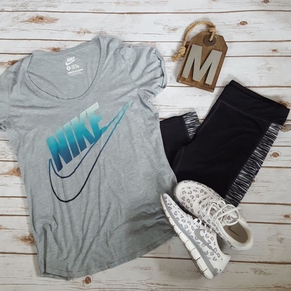 Nike gray longer length scoop neck graphic print tee - Picture 1 of 2